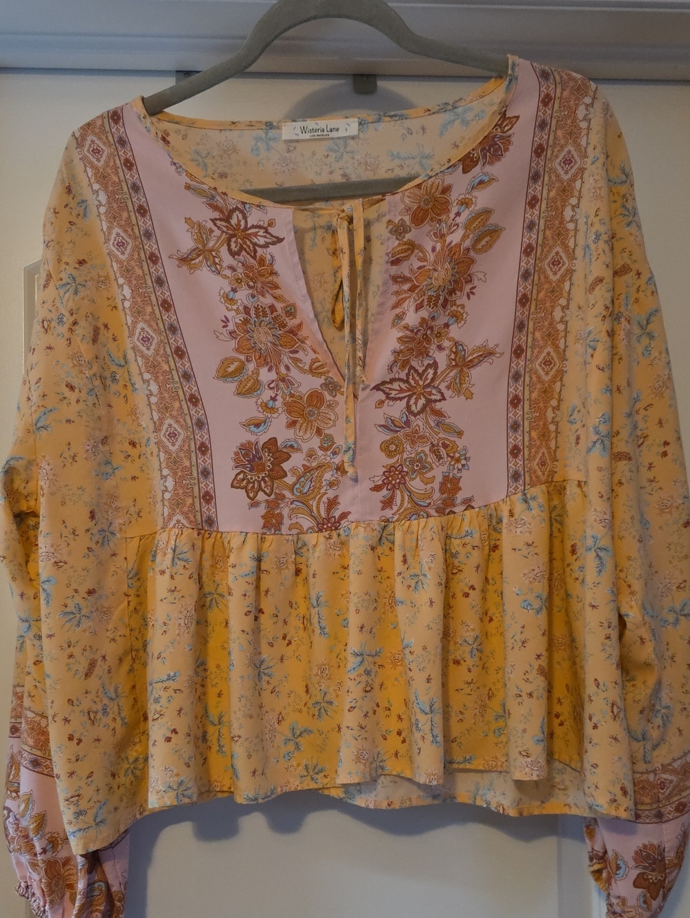 NWOT Wisteria Lane Small Floral Peach Floral Boho Top